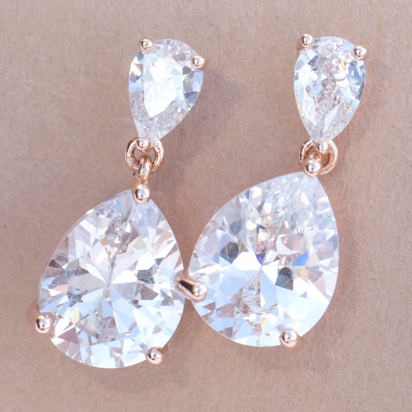 Dainty rose gold crystal earrings - Picture 2 of 5